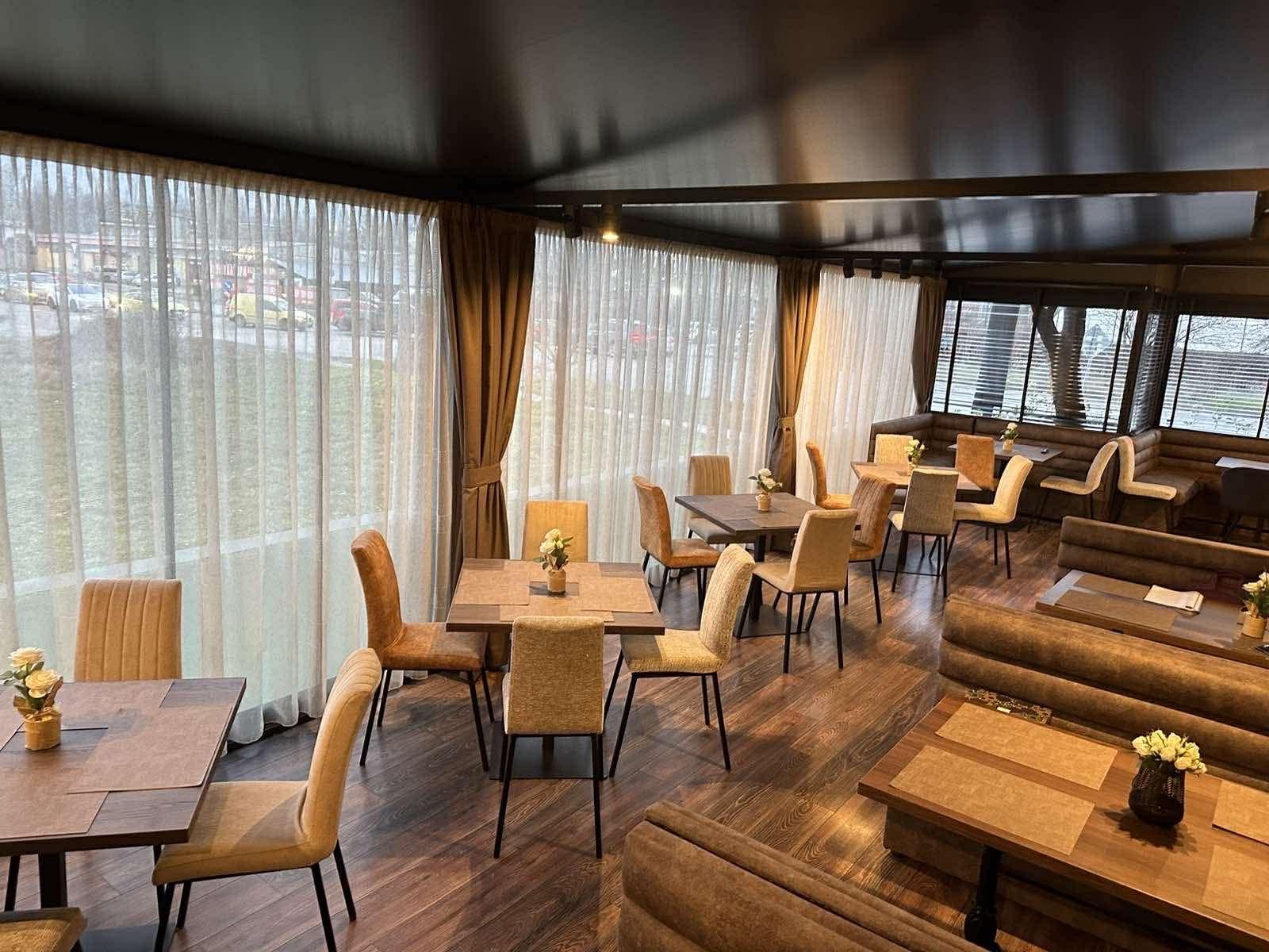 Интериор - маси